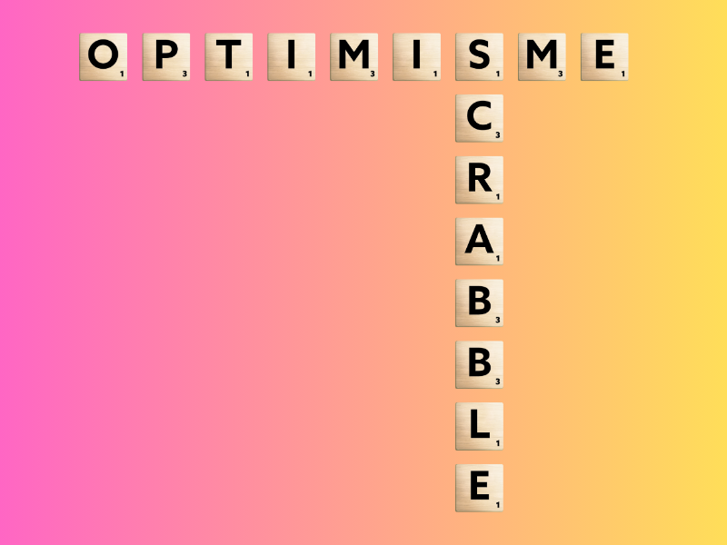 Scrabble avec les mots "Optimisme" et "Scrabble" sur un fond rose orangé